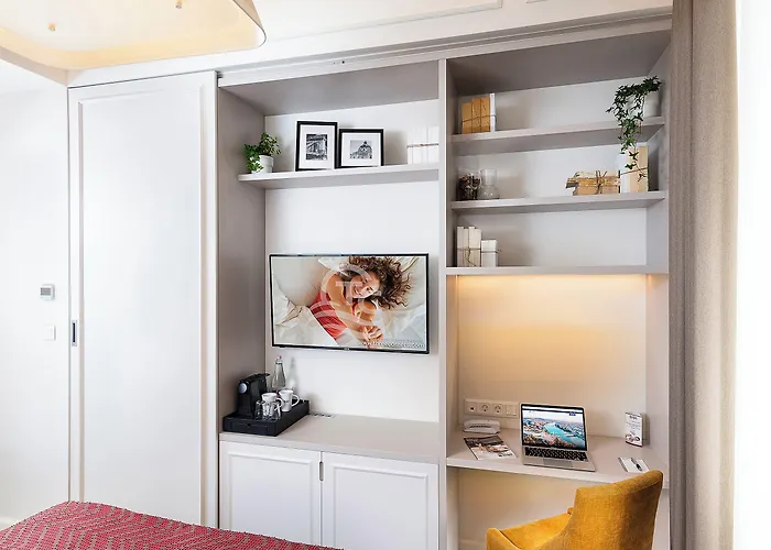 Hotell Three Corners Avenue 4*