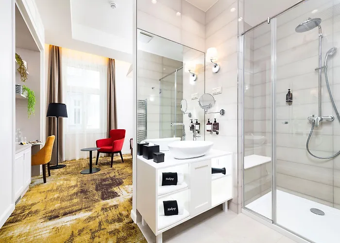 Three Corners Avenue Hotell