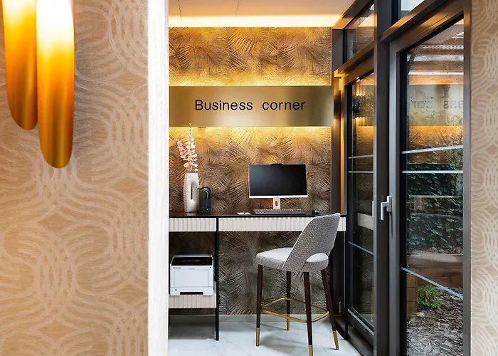 Otel Three Corners Avenue 4*