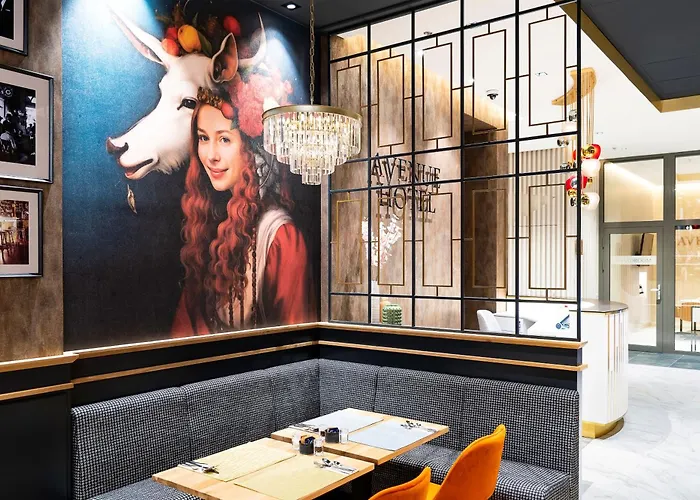 Three Corners Avenue Hotel