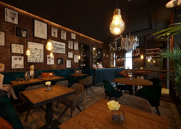 Three Corners Avenue Hotel